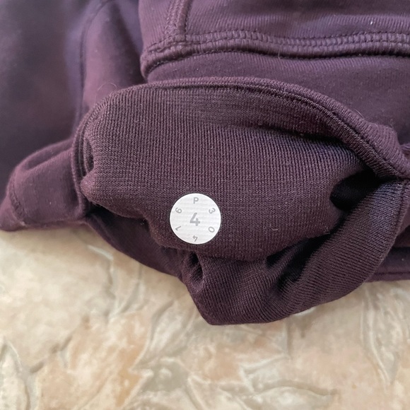 Lululemon crop leggings - Picture 2 of 2